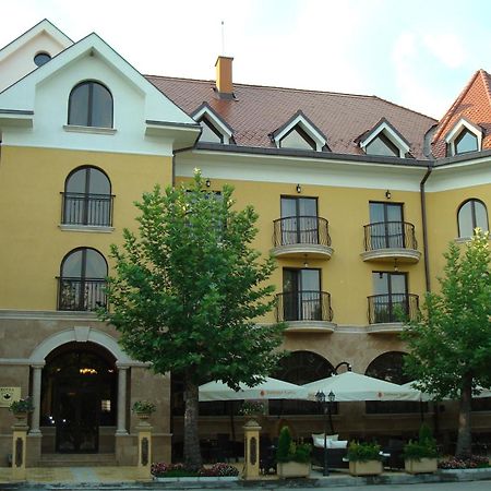 Hotel Chinar Hisarya Luaran gambar