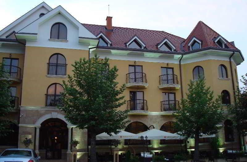 Hotel Chinar Hisarya Luaran gambar