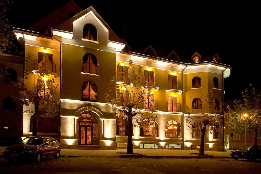 Hotel Chinar Hisarya Luaran gambar