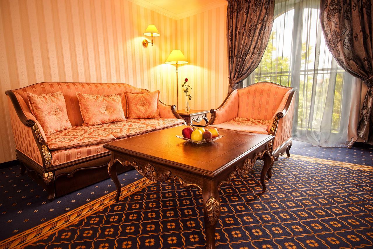 Hotel Chinar Hisarya Luaran gambar