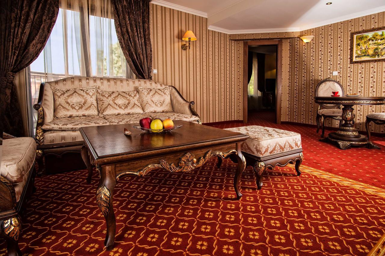 Hotel Chinar Hisarya Luaran gambar