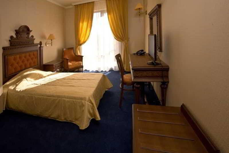 Hotel Chinar Hisarya Luaran gambar